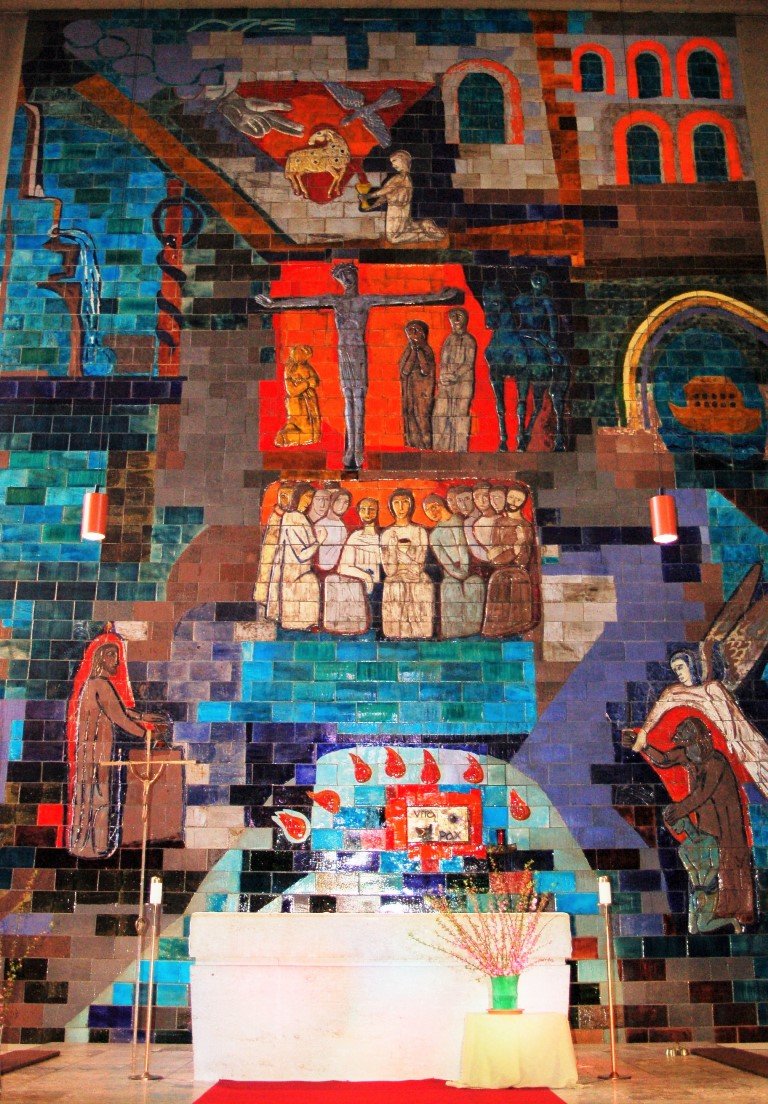 Katholische Pfarrgemeinde Friedenskirche Grafenwöhr Altar Symbol Symbolbild