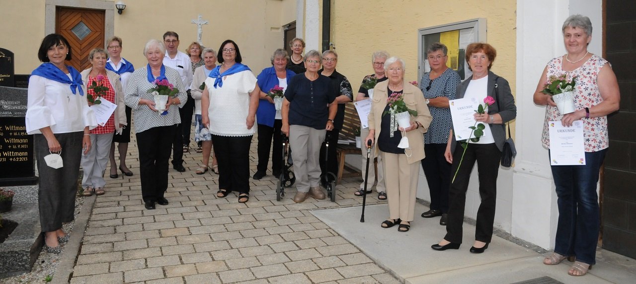 Katholischer Frauenbund Miesbrunn 30. Jubiläum Ehrenvorsitzende ernannt Bilder Walter Beyerlein 