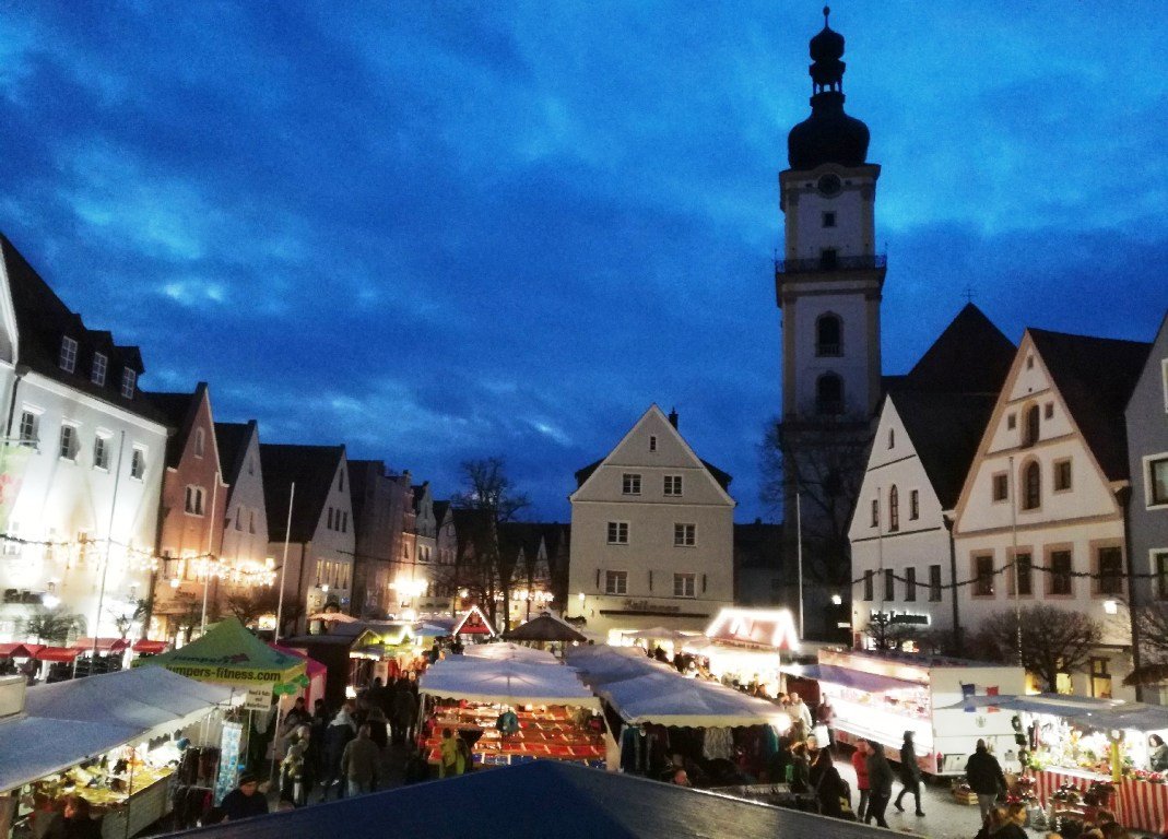 Kathreinmarkt-Verkaufsoffener-Sonntag-Innenstadt-Weiden-Nacht-Markt-Rathausplatz