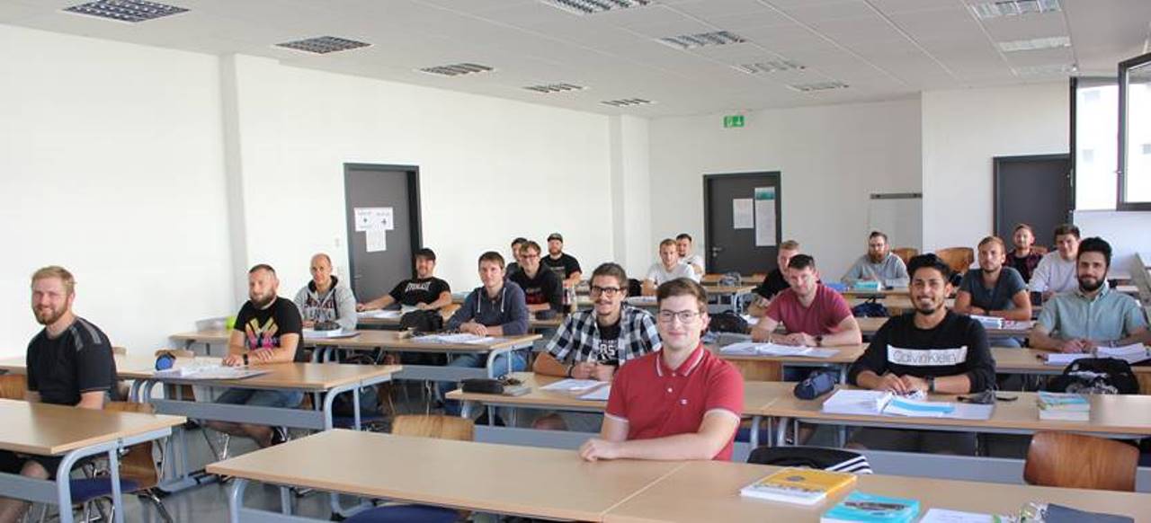 Kfz-Mechatroniker Sebastian Schmid Eslarn Meistertitel Handwerkskammer Ausbildung 2