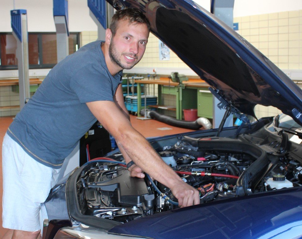 Kfz-Mechatroniker Sebastian Schmid Eslarn Meistertitel Handwerkskammer Ausbildung 3