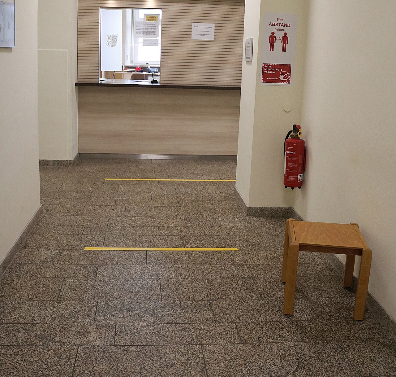 Kfz-Zulassungsstellen Tirschenreuth Kemnath weiterhin im Notbetrieb Corona Krise Hygienevorschriften Bild Landratsamt Tirschenreuth