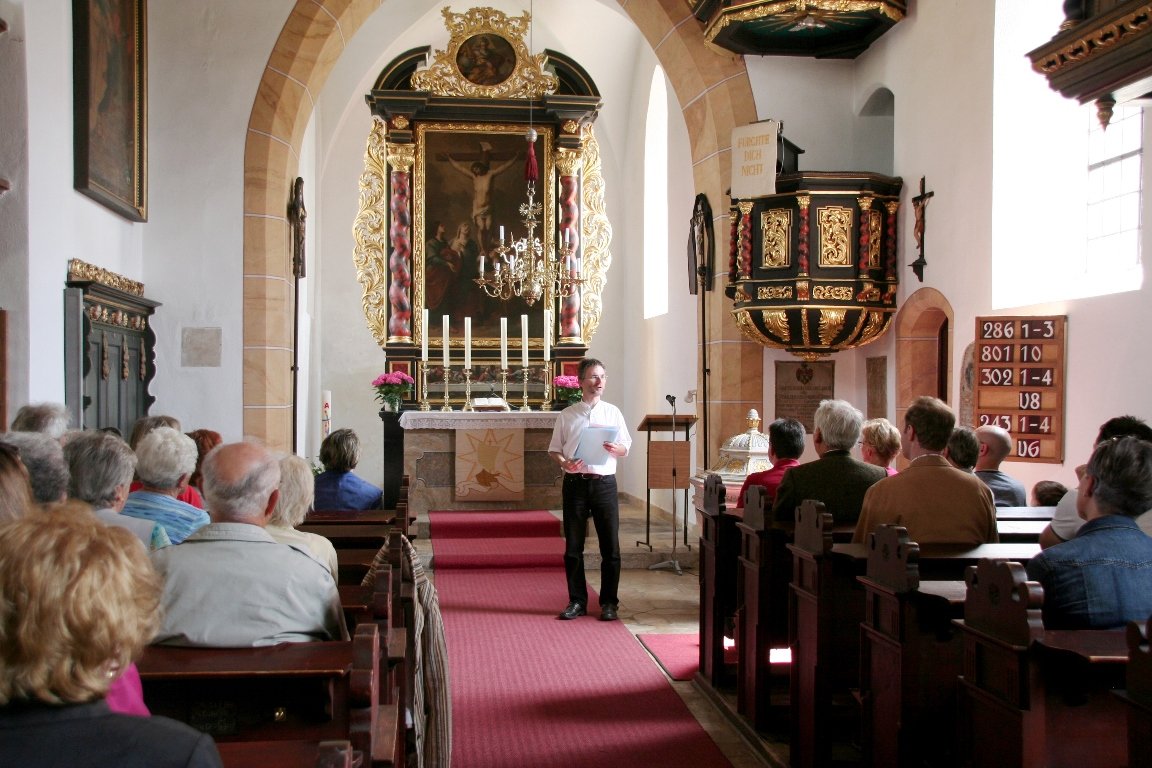 Kirche Mantel Gottesdienst Symbol Symbolbild