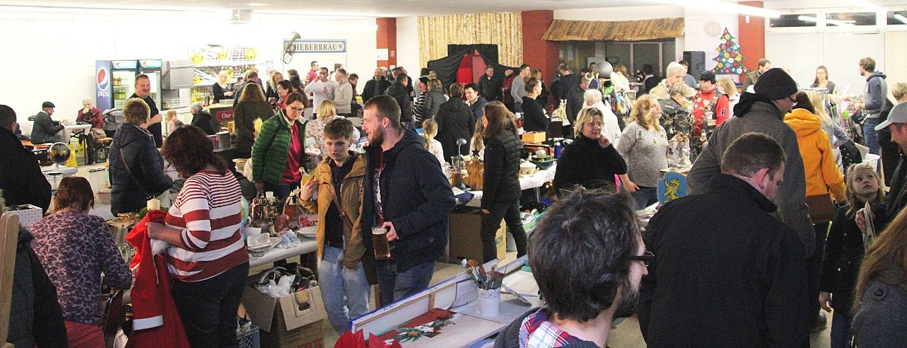 Kirchenthumbach_zweiter Abendflohmarkt_Ansturm
