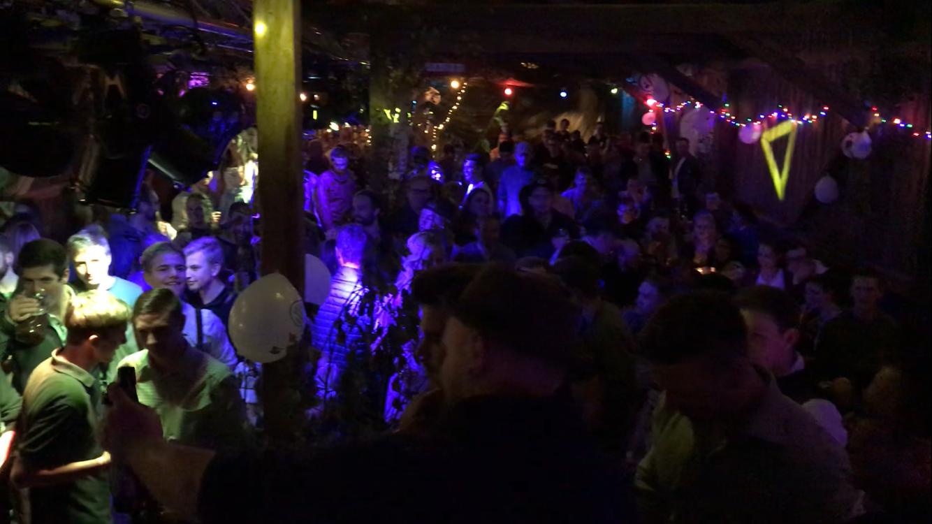 Störnsteiner drehen auf: Kirwa mit Partyfüchsen