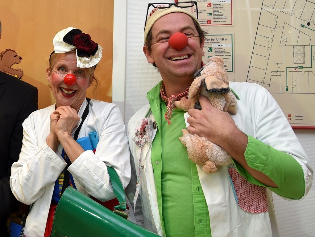 KlinikClowns Klinikum Weiden Kliniken Nordoberpfalz AG Vereinigte Sparkassen Eschenbach NeustadtWN Vohenstrauß Spende Kinder hilfe Bild Jürgen Wilke3