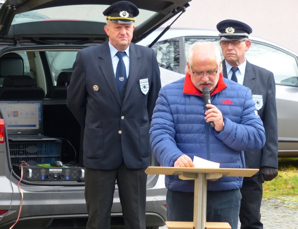 Kriegerdenkmal Volkstrauertag Neudorf bei Luhe Kranzgebinde3
