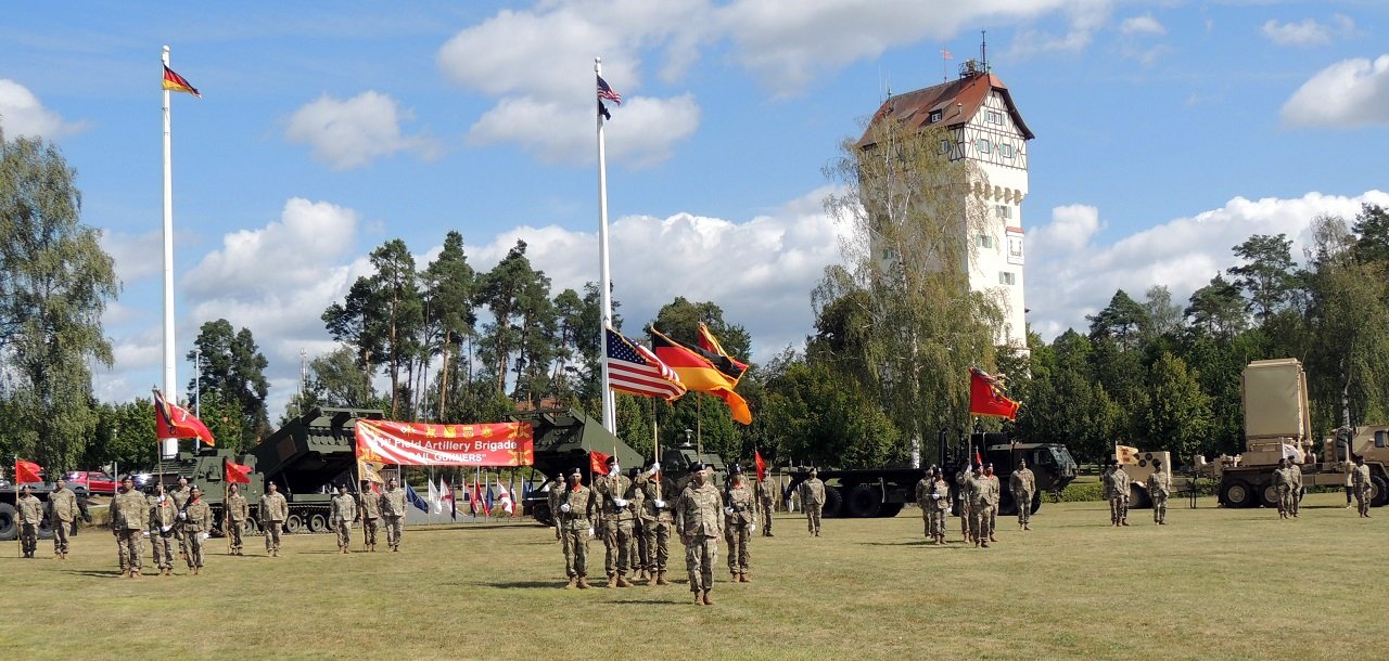 Kulisse Oberst Daniel G. Miller neuer Kommandeur der 41. US-Feldartilleriebrigade Grafenwöhr Wechsel militärische Zeremonie Kommando von Oberst Seth A. Knazovich Bild Geral