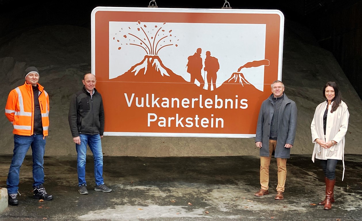 Kulturschild Autobahn Vulkanerlebnis