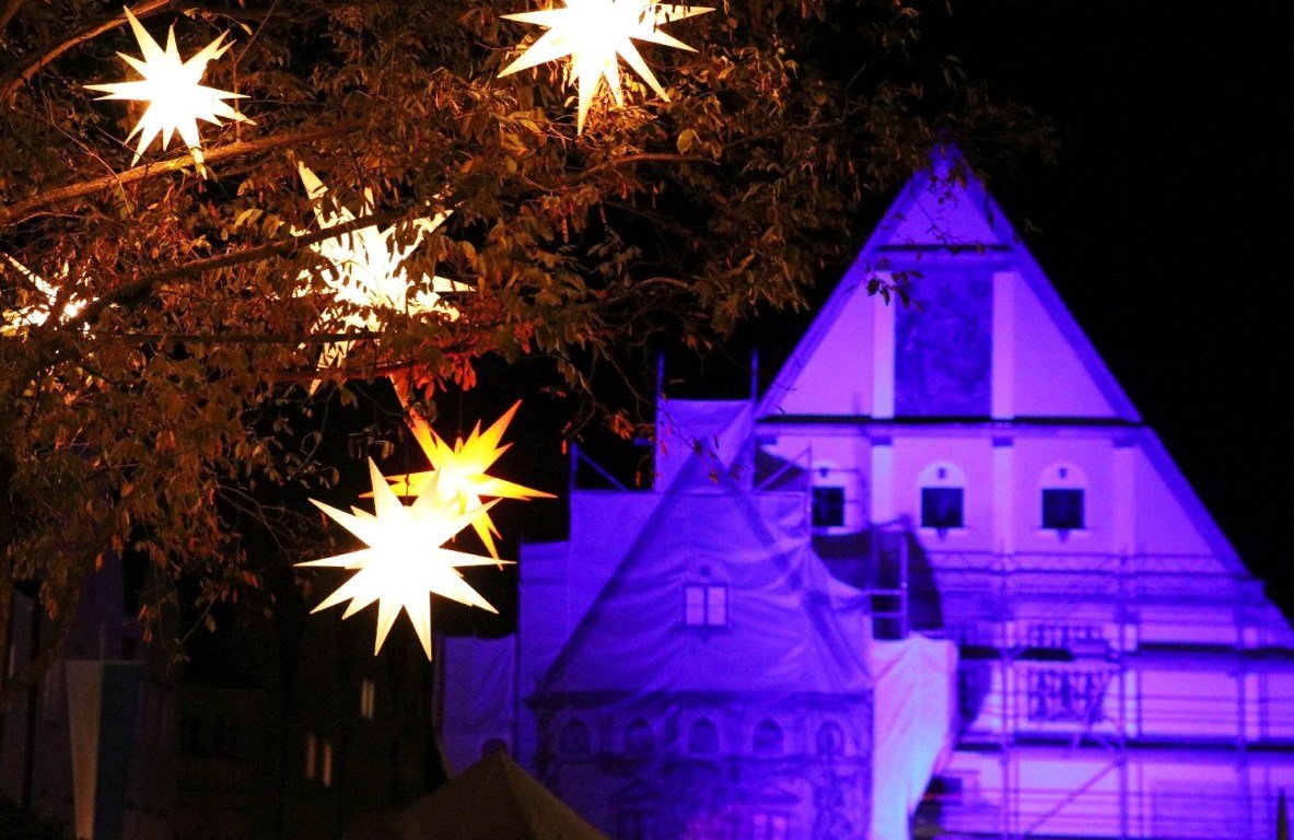 Kunstgenuss bis Mitternacht 2018 Stadt Weiden Bilder12 Altes Rathaus Weiden Weihnachten Symbol