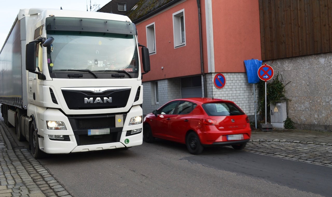 LKW Verkehr Auto Ortsdurchfahrt Mitterteich Straße
