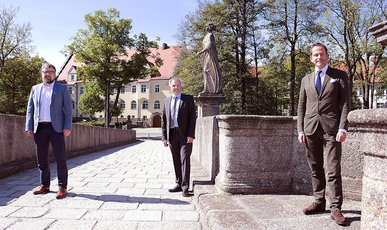 Landratsamt Tirschenreuth Fischhofbrücke Wirtschaftsförderer Landkreis Dr. Volker Höcht, Landrat Roland Grillmeier MdB Albert Rupprecht Bild Landratsamt Tirschenreuth Stefan Malzer