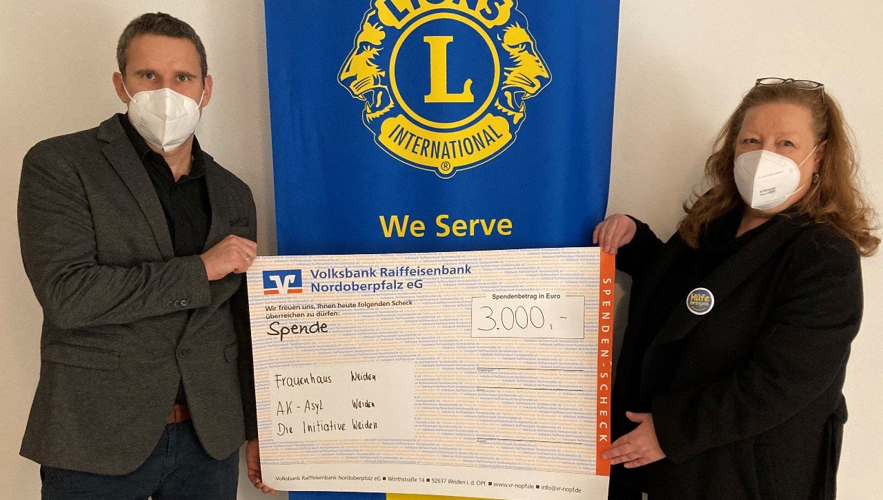 Lions Club Spende Frauenhaus Weiden AK Asyl Die Initiative Weiden Christian Schramek, Andrea Schubert