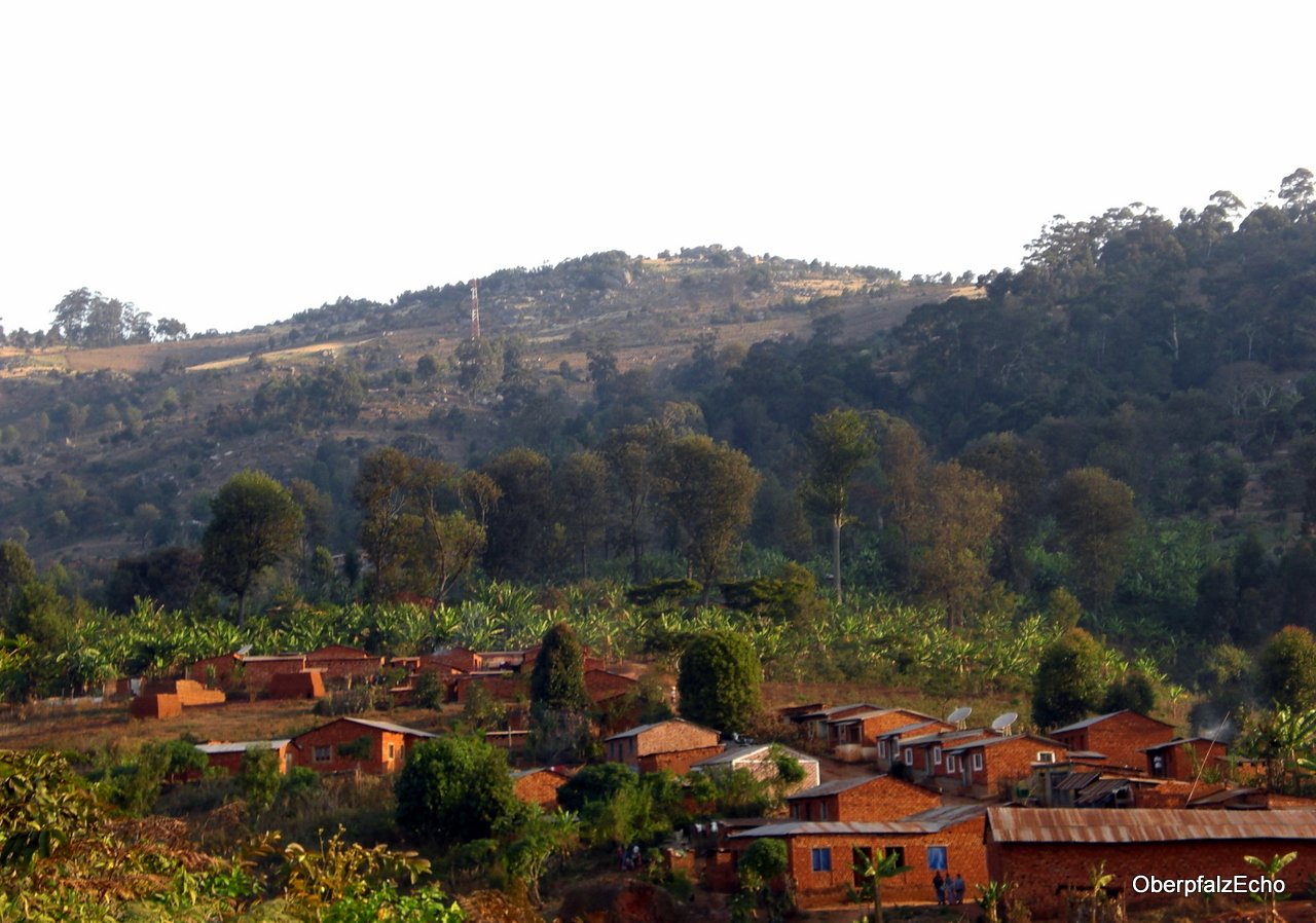 Litembo-Dorfansicht mit Bananenfeld