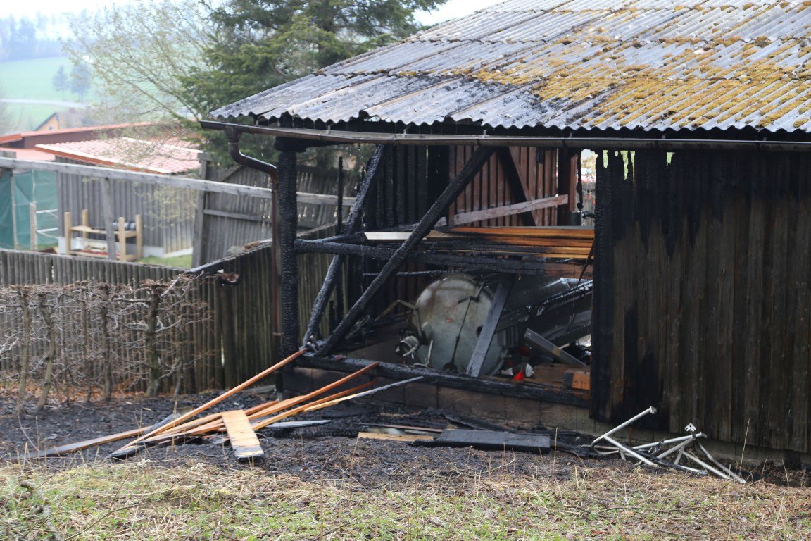 Mähring Landkreis Tirschenreuth Feuer Brand Kleinbrand landwirtschaftliche Halle Anwesen Bild NEWS5/Wellenhöfer