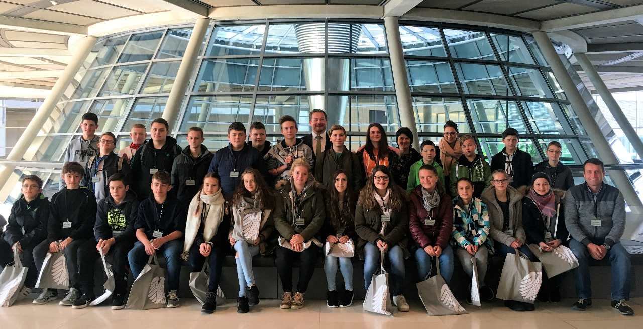 MdB_Uli_Grötsch_mit_Mittelschule_Freudenberg