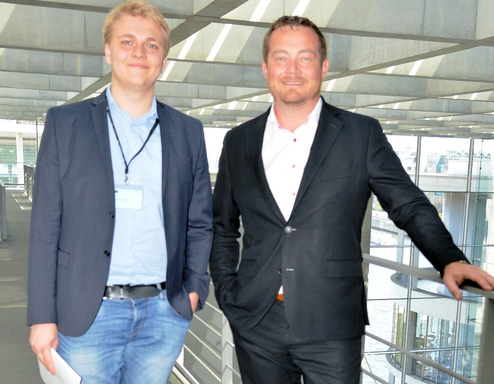 MdB Uli Grötsch mit Oliver Löckler im Deutschen Bundestag in Berlin.