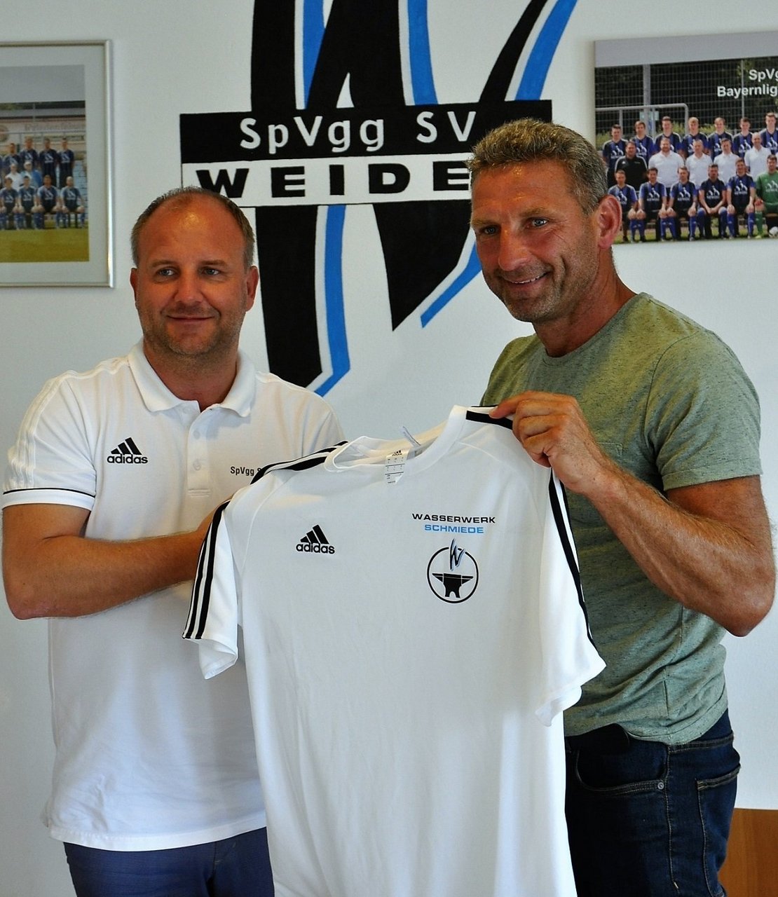 Michael Kurz erster Vorsitzender SpVgg SV Weiden und Klaus Rodler NLZ Leiter Bild Dagmar Nachtigall