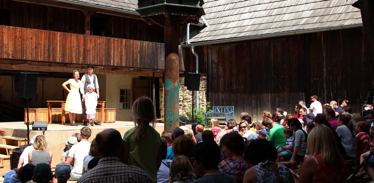 Michel in der Suppenschüssel Theater Landestheater Oberpfalz LTO historischen Denkenbauernhofs im Oberpfälzer Freilandmuseum Neusath-Perschen Bild Jochen Schwab LTO 1