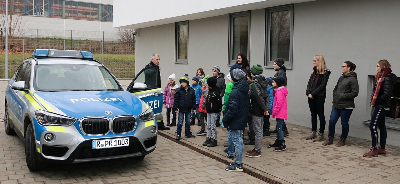 Mitarbeiter Kindertag Polizeiinspektion Tirschenreuth MikiTag Tirschenreuth