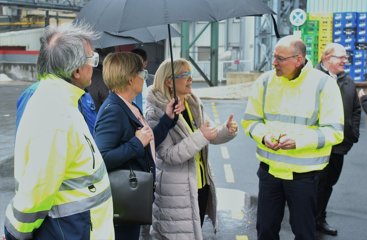 Mitterteich_Schott_Besuch_Staatsministerin_Trautner_1