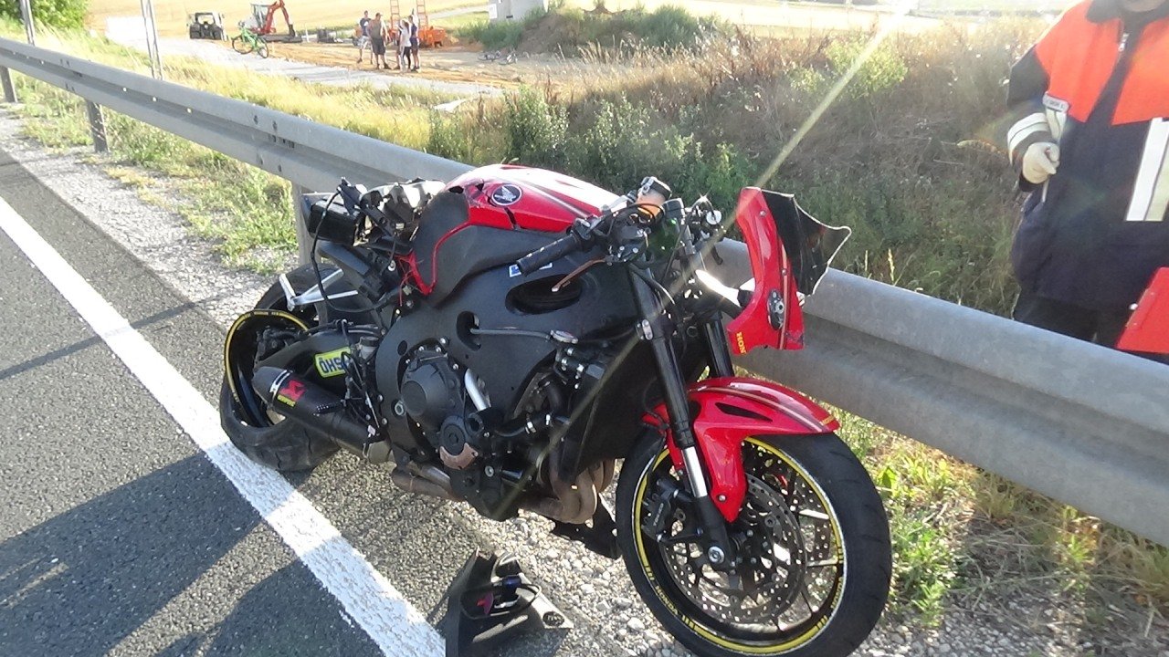 Motorradfahrerin NeustadtWN Sturz Unfall B470 Michelfeld Auerbach Bild Jürgen Masching4