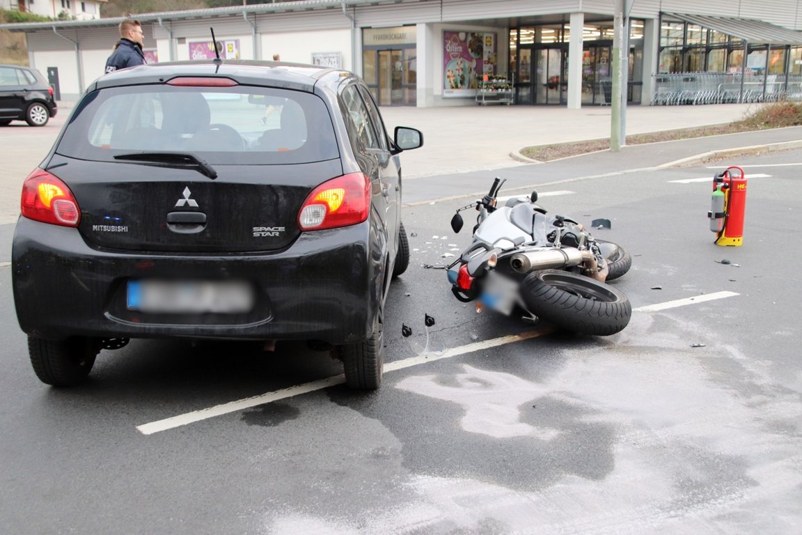 Motorradunfall Eschenbach Lidl Edeka B470 (2)