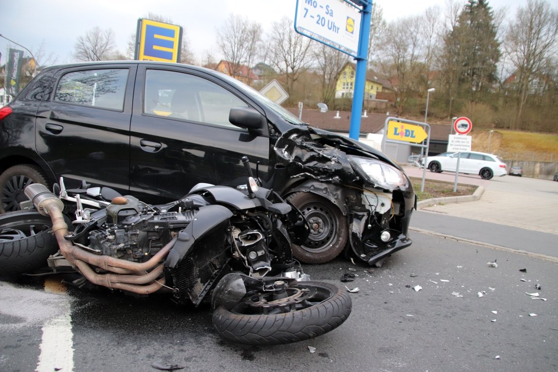 Motorradunfall Eschenbach Lidl Edeka B470 (6)