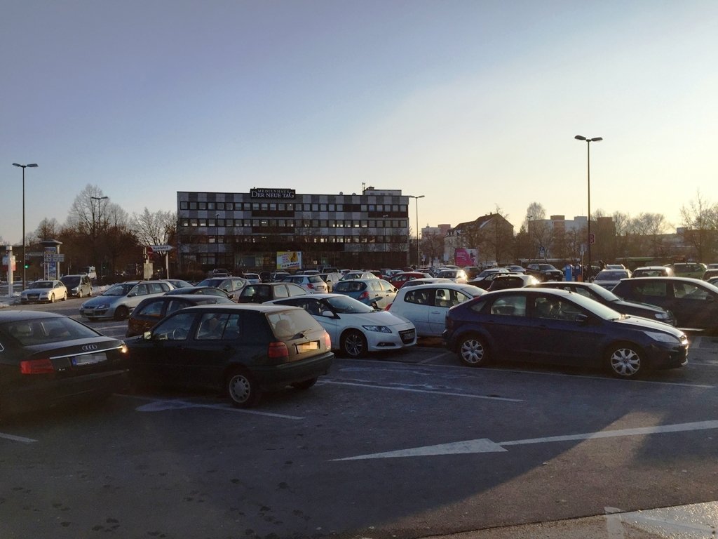 Weiden Symbol Naabwiesen Areal Hertie Parkplatz Parkdeck