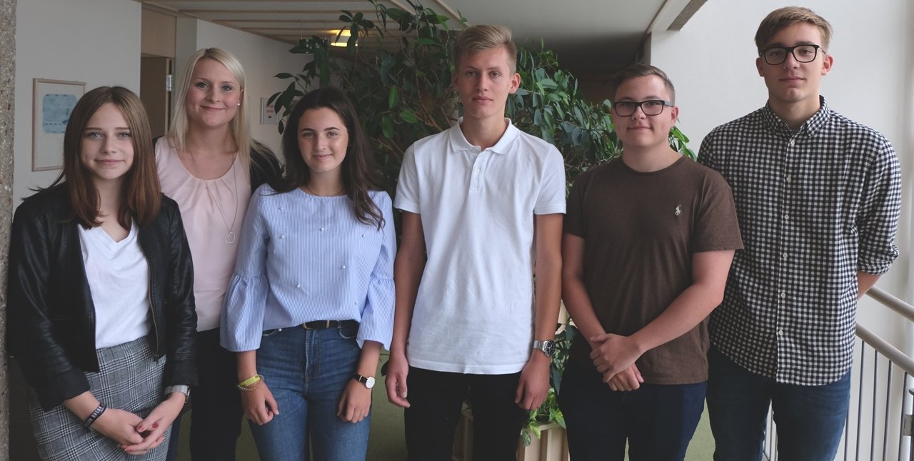 Neue Azubis Auszubildende Arbeitsagentur Weiden Tirschenreuth Studentin Bild Arbeitsagentur Weiden