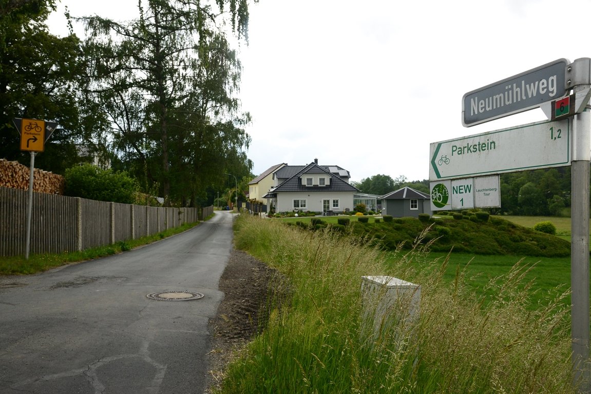 Diskussionen um Fernrohr und "schlechteste Straße" Parksteins