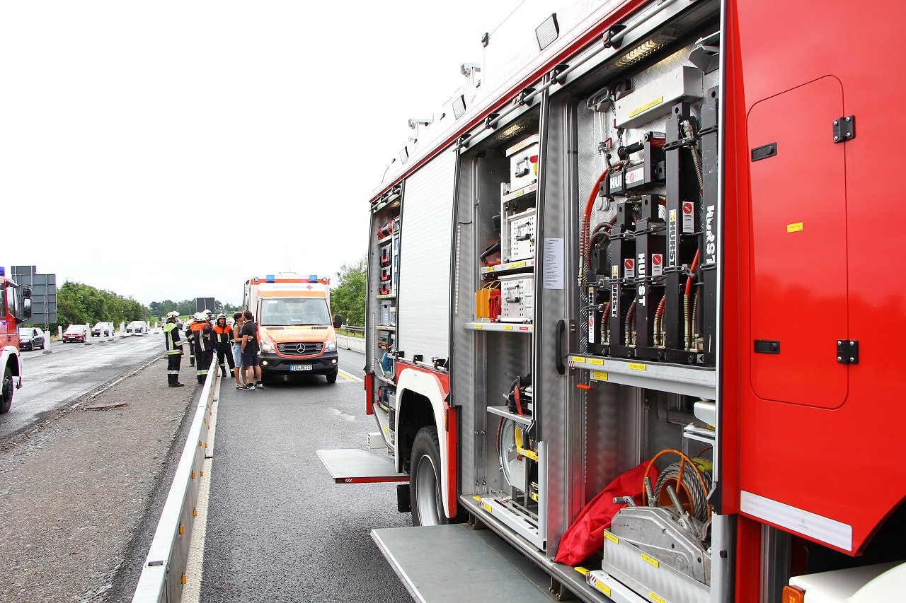 A93 nach vierfachem Auffahrunfall voll gesperrt