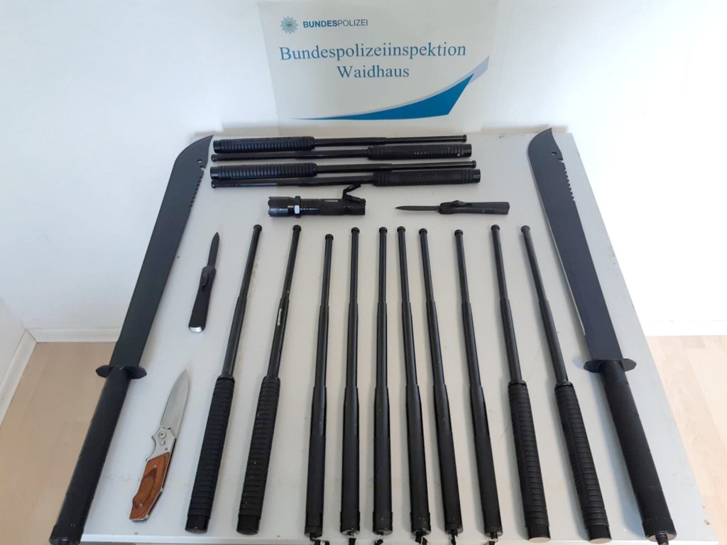 Niederländer_mit_14_Schlagstöcken