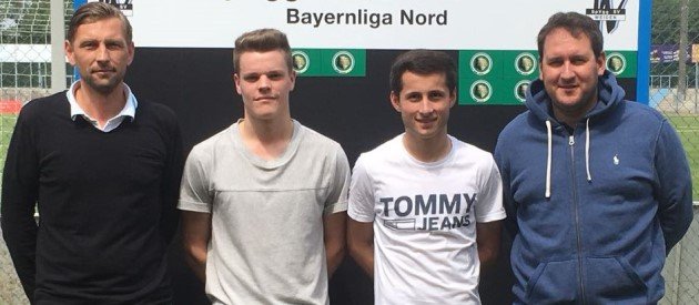 Niklas Lang Moritz Zeitler mit Rainer Fachtan und Philipp Kaufmann Junge Talente Fußball Sport SpVgg SV Weiden Bild Dagmar Nachtigall