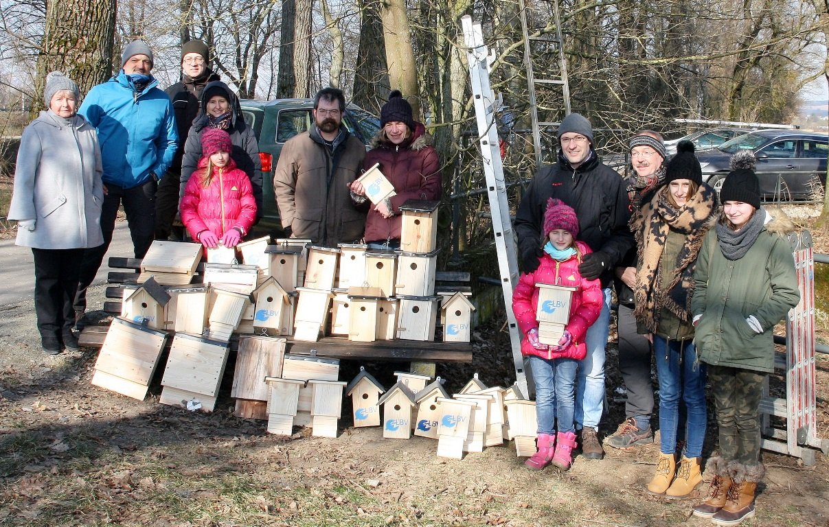 Nistkästen Naturschutz Fledermaus Brutkästen aufgehängt1