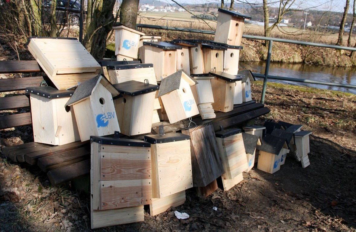 Nistkästen Naturschutz Fledermaus Brutkästen aufgehängt2