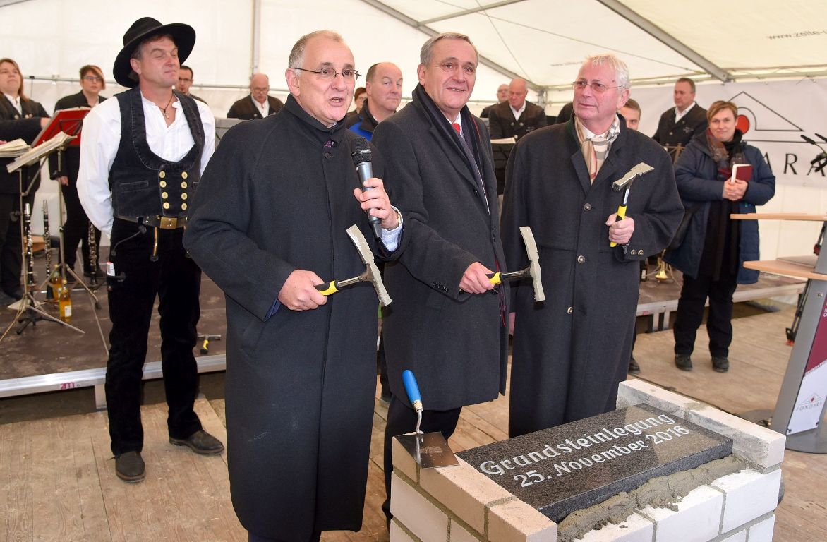 Noc-Grundstein, Fondara