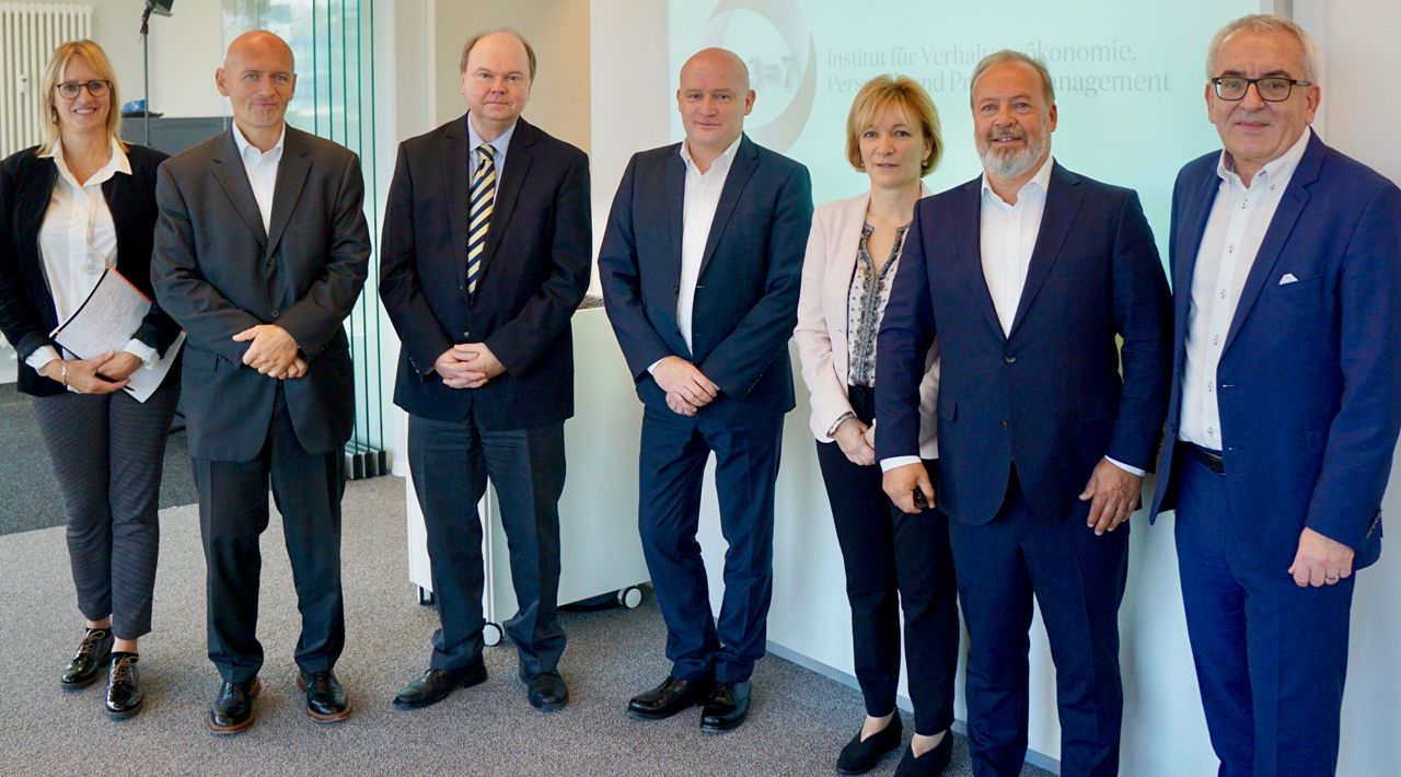 OTH neues Institut 3+3=7