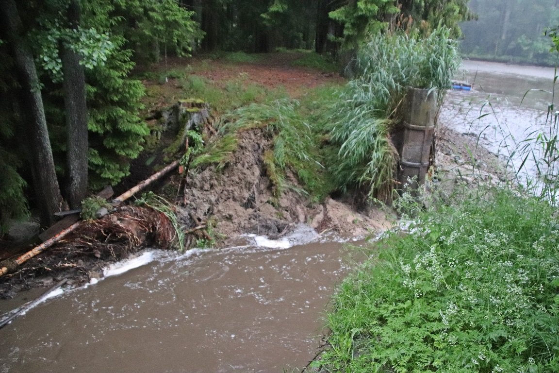 Oberbibrach Ortskern unter Wasser Dammbruch Oberbibrach Vorbach 1