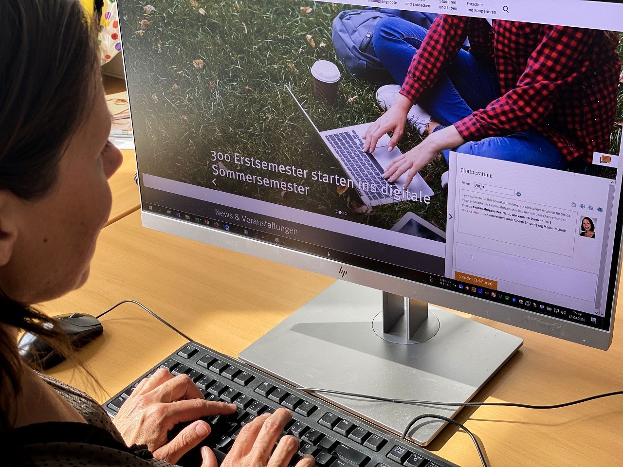 Online Chat Studienberatung Studium OTH Amberg Weiden Ostbayerische Technische Hochschule Bild Wiesel