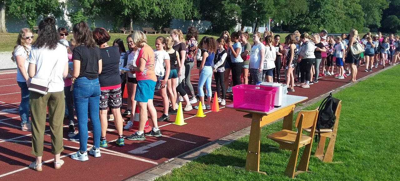 Orientierungslauf an Sophie-Scholl-Realschule in Weiden Bild Stephan Landgraf