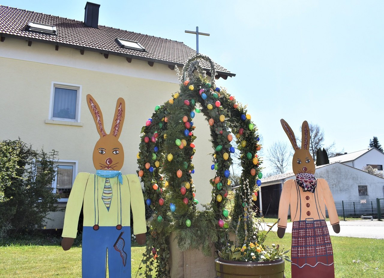 Osteridylle Ostern Feiertage Gössenreuth Hasen Deko Schmuck Eier Ostereier Eiersuche Bild Renate Gradl