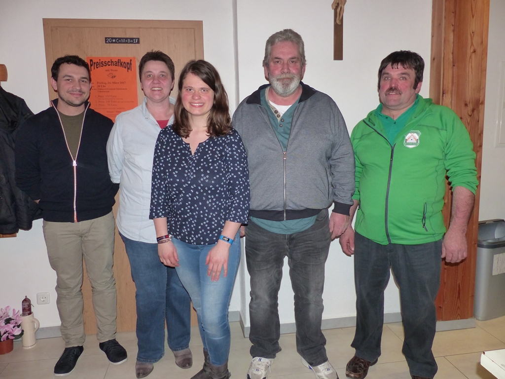 Preisschafkopf in Döllnitz: Zum Trost ein Kasten Bier