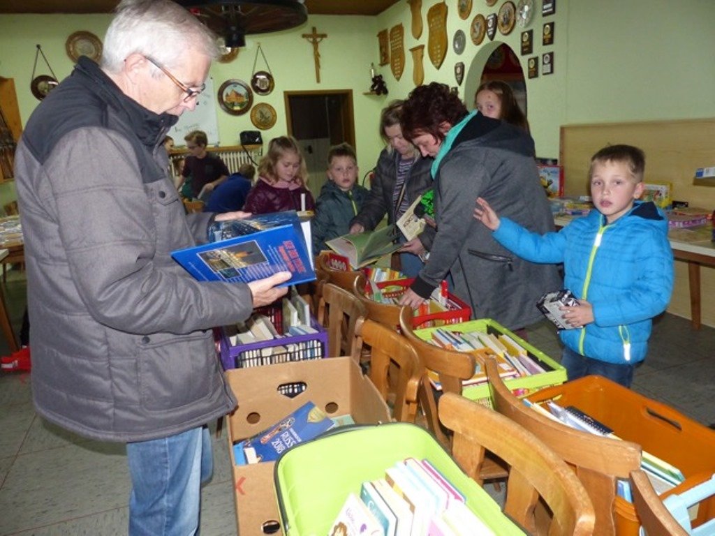 Großer Andrang beim Spielzeug- und Bücherbasar