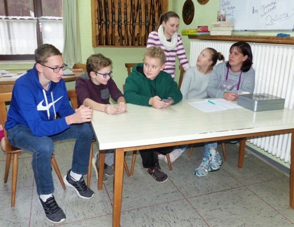 Spielzeug- und Bücherbasar Döllnitz