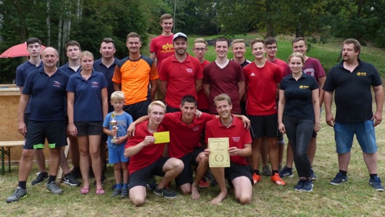 Riesenkickerturnier fördert Kampfgeist