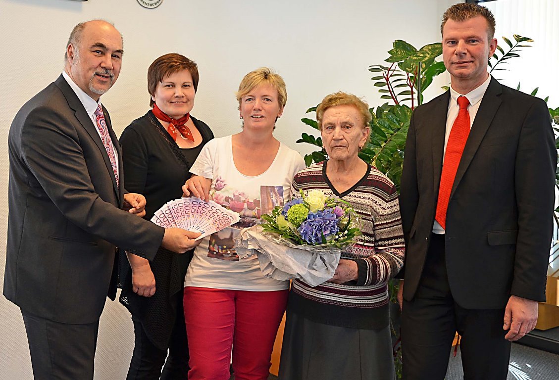 PS_Los_Gewin_Luitgard_Goss_Kirchenthumbach Vereinigte Sparkassen Eschenbach NeustadtWN Vohenstrauß Bank Bild Fürk