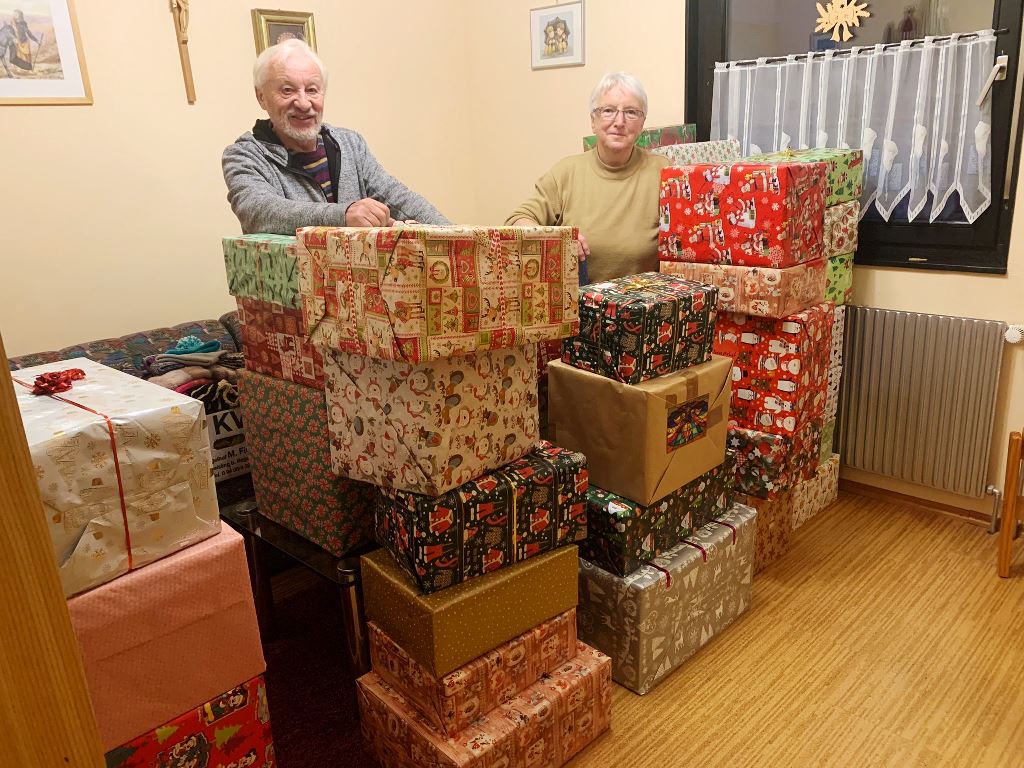 Weihnachtspakete und Barspenden nach Südosteuropa