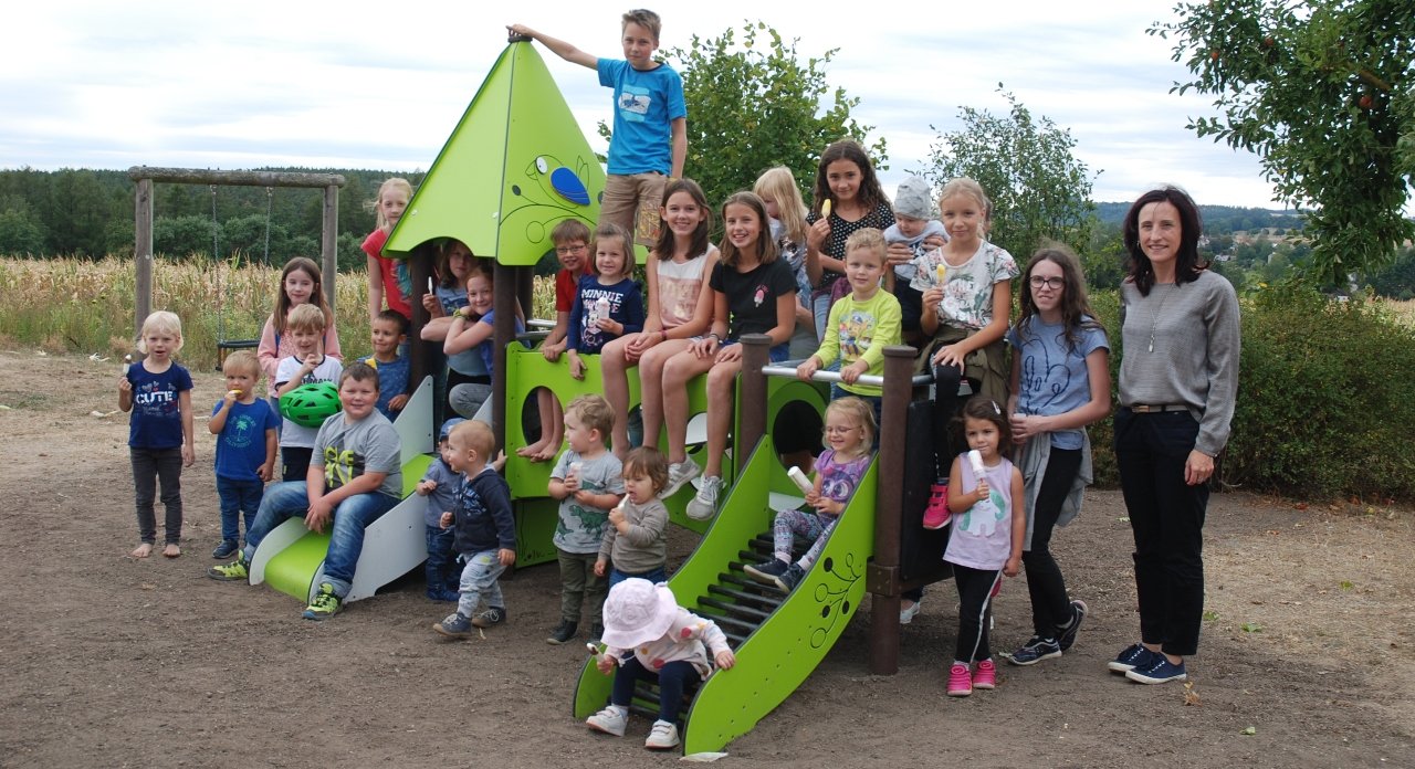 Parkstein Spielplatz Spielgeräte Einweihung Kinderspielplatz