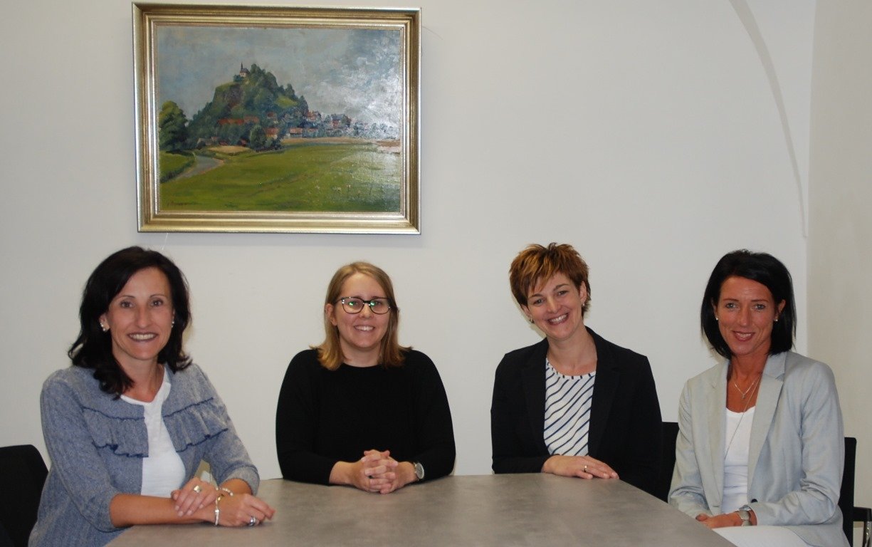 Personalwechsel Marktgemeinde Parkstein Susanne Moldaschl geht Regina Kiermaier kommt Bild Markt Parkstein